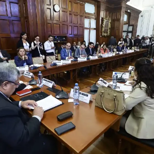 Comisión de Constitución aprueba dictamen para otorgar facultades al Ejecutivo por 90 días